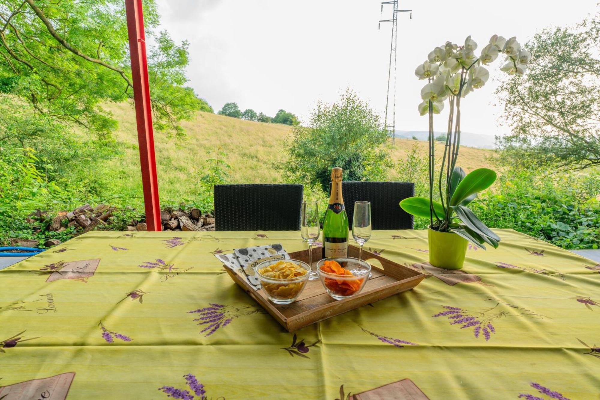 Guest House En Famille Ou En Couple A La Campagne Romsee Bagian luar foto
